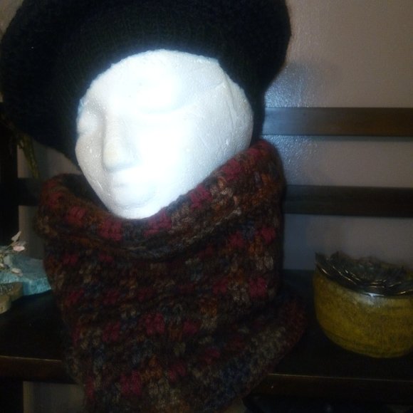 Handcrafted Multicolored Cowl Scarf - Picture 7 of 7
